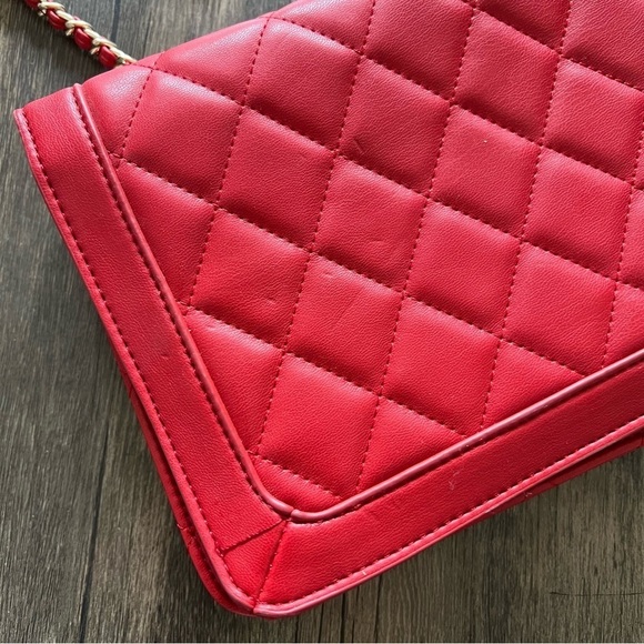 Forever 21 Red Quilted Square Crossbody Long Chain Strap Handbag Purse - Picture 6 of 12